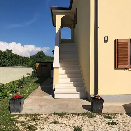 Comfortable Vacation Within Walking Distance Of The Sea Apartment Funtana